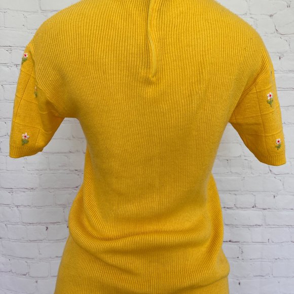 70's Bright Yellow Sweater - Embroidered Flowers - Pullover - Womens - Size Lar - Picture 8 of 11